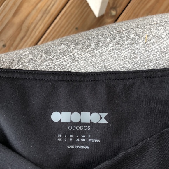 NWT! - ODODOS Cross Front Leggings - Picture 6 of 8